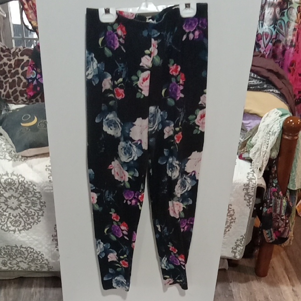 (138) Floral Black Stretch Leggings